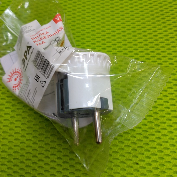 Ультраплоская штепсельная вилка ЭРА, с заземлением, максимальная мощность - 16A/3500Вт (кабель до 3x1.5мм2), поликарбонат