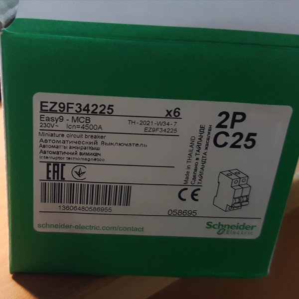 Двухполюсный модульный электрический автомат 25А уставка C, отключающая 4500А Шнайдер Электрик ИЗИ 9