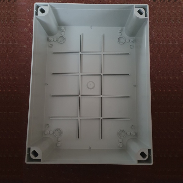 Ответвительная коробка с гладкими стенками размером 380х300х120мм со степенью защиты IP56 DKC Express.