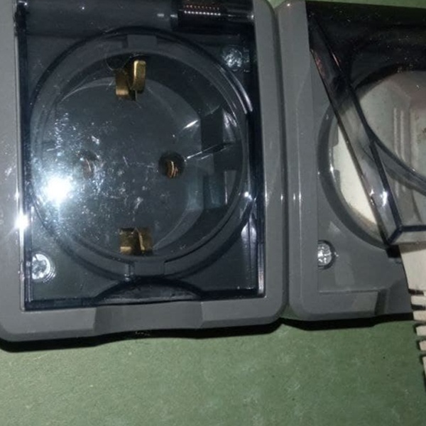 Влагозащищеная (IP54) двойная розетка с заземлением и защитной крышкой Эра серии Эксперт накладного исполнения 16 ампер на 230 Вольт, цвет серый