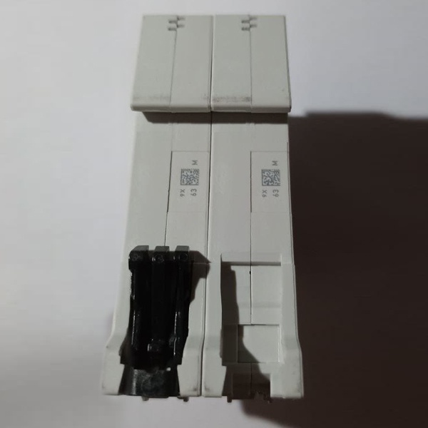 Двухполюсный выключатель нагрузки с красным рычагом фирмы ABB SD201 на 50 Ампер,2 модуля.