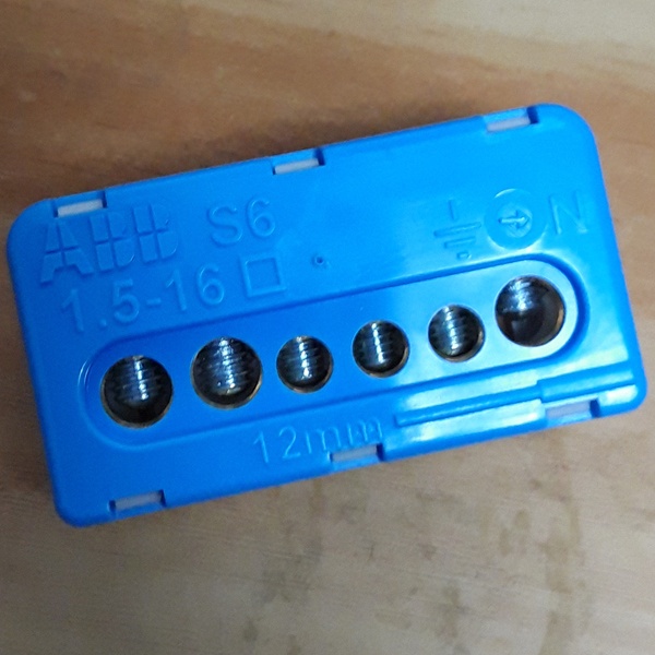 Винтовой клеммный блок нейтраль N3x16-3х6мм для боксов ABB серии Mistral