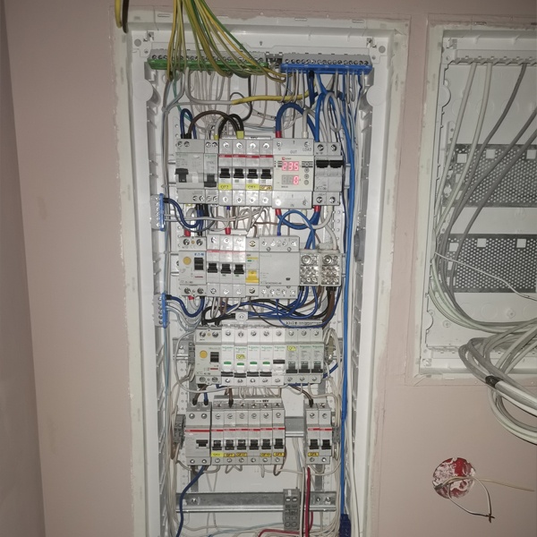 Винтовой клеммный блок нейтраль N3x16-3х6мм для боксов ABB серии Mistral