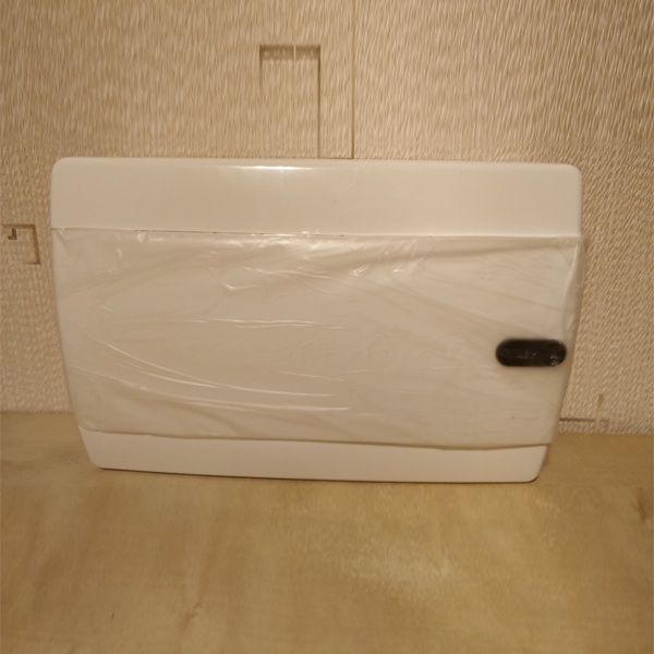 Распределительный электрощит Текфор, накладного монтажа, на 12 модулей, с непрозрачной белой дверцей, укомплектован DIN-рейкой, нулевой и земляной шиной