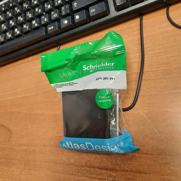 Электрический 1-клавишный встраиваемый выключатель света Атлас Дизайн, цвет карбон