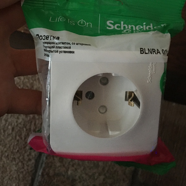 Электрическая внешняя белая розетка Систем одинарная силовая 16А электросети 220В IP20 открытой установки на стену