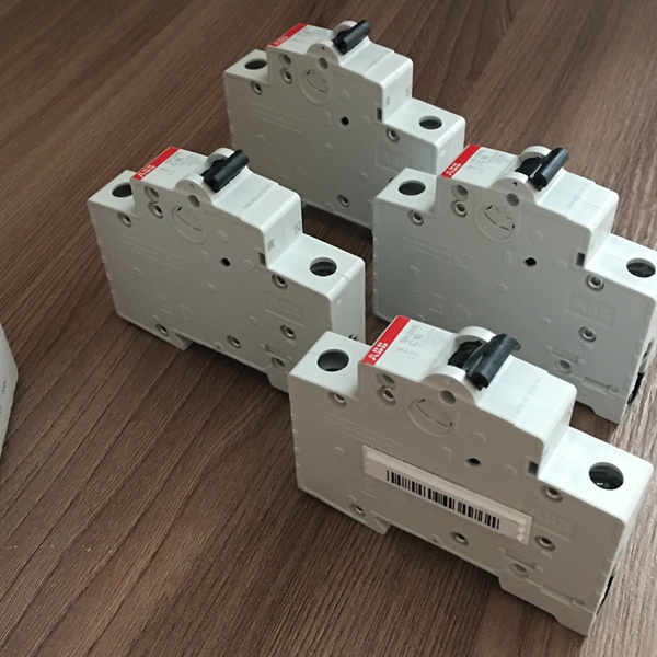 Модульный однополюсный электрический автомат АББ SH201L System pro M на 16 Ампер, с характеристикой C