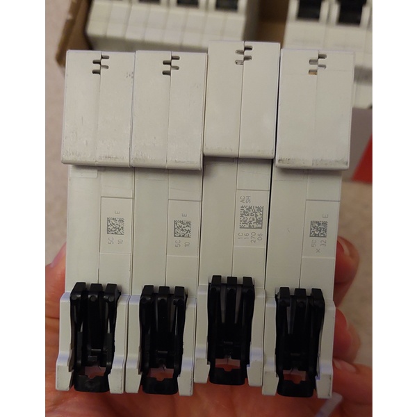 Модульный однополюсный электрический автомат АББ SH201L System pro M на 16 Ампер, с характеристикой C