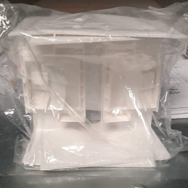 Изменяемый внутренний угол от 80° до 120° 100х50мм Legrand Metra