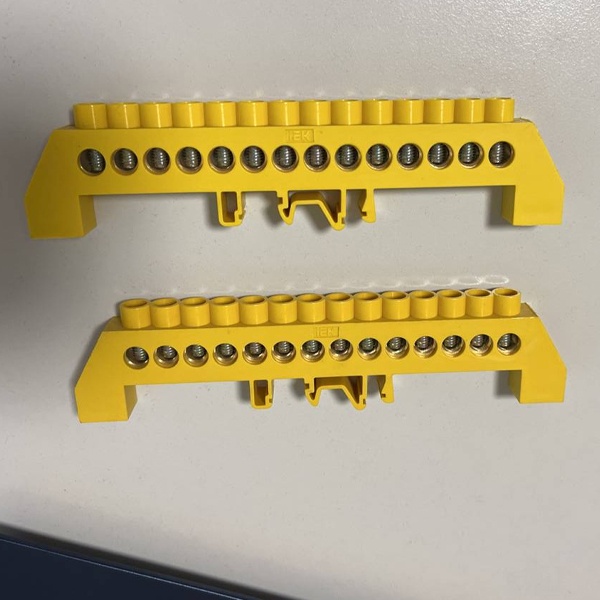 Шина земля в комбинированном DIN-изоляторе типа Стойка ШНИ-8х12-14-КС-Ж ИЭК