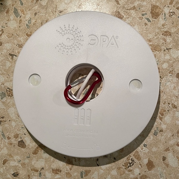 Светодиодный фонарь ЭРА с возможностью подвеса или крпеплением на магниты, работа от батареек, 48 светодиодов диаметр 140 мм