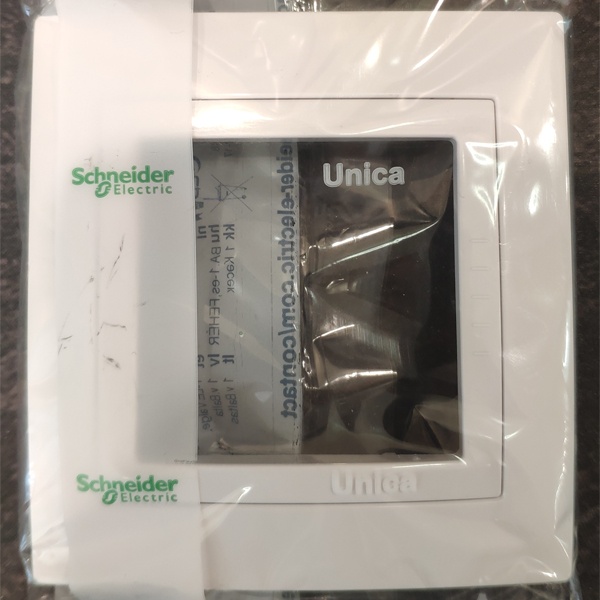 Рамка однопостовая Schneider Electric белая с декоративным элементом для электроустановочных изделий серии Unica