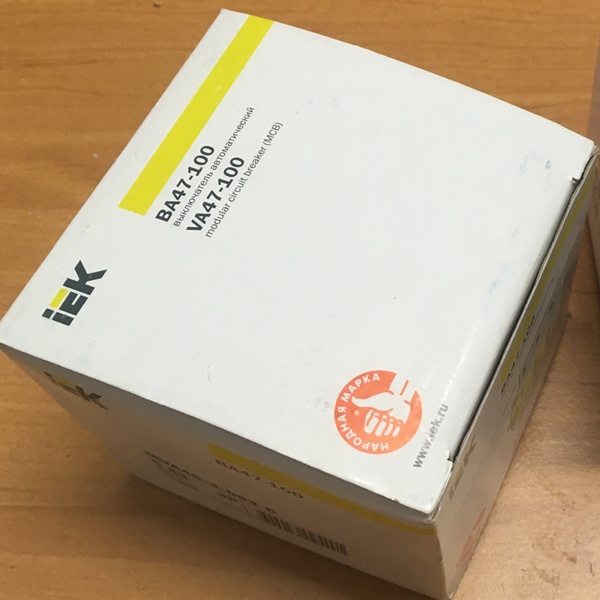 Трехполюсный модульный электрический автомат ИЕК ВА47-100 100 Ампер характеристика D