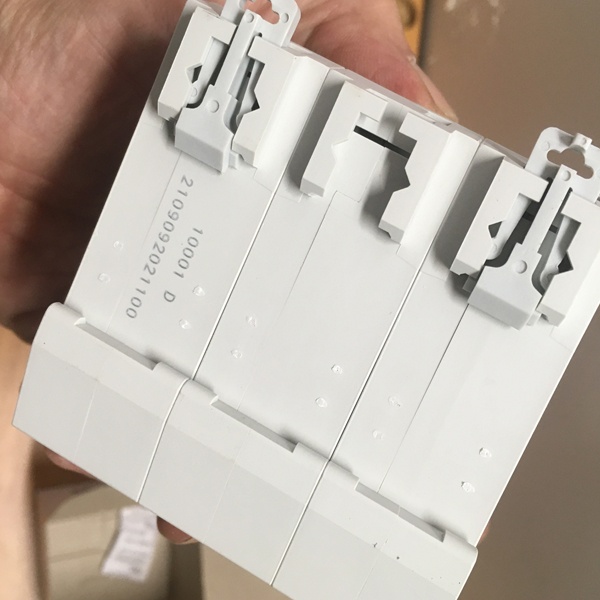 Трехполюсный модульный электрический автомат ИЕК ВА47-100 100 Ампер характеристика D