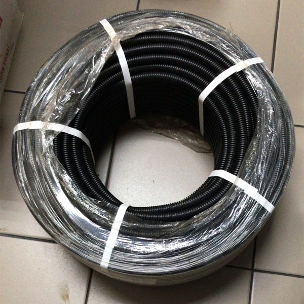 Пластиковая гибкая гофра безгалогенная ПНД 16мм с зондом для прокладки электрического кабеля и провода