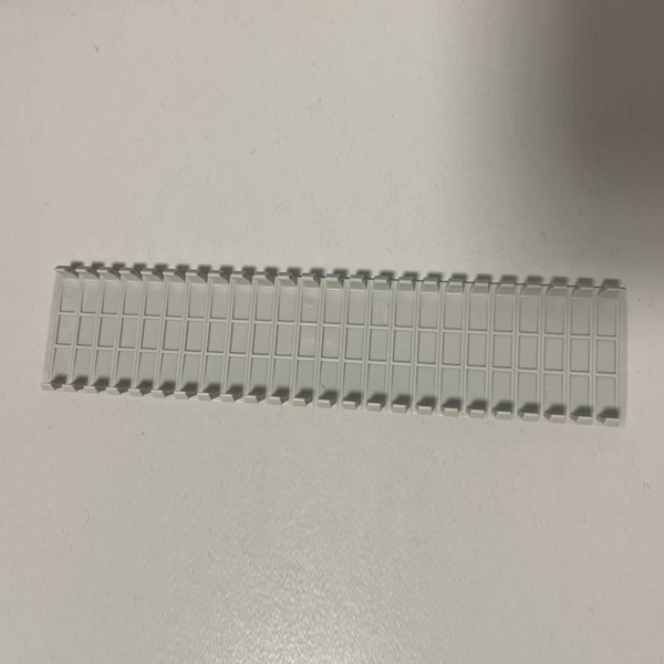 Пластиковая заглушка на двенадцать модулей для распределительных электрощитов