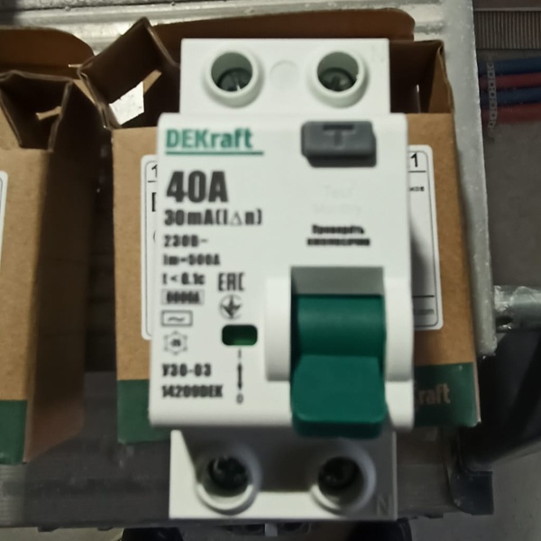 Двухполюсное устройство защитного отключения 40А Шнайдер Электрик класса АС модульного типа