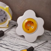 Розетка одноместная Kranz HAPPY Яичница скрытой установки, с заземлением и шторками, желтый/белый