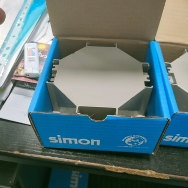 Встраиваемая коробка для монтажа напольного мини-лючка.