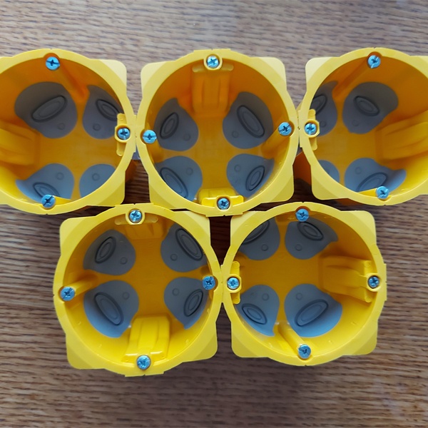 Герметичный подрозетник глубиной 50 мм для скрытого монтажа силовых механизмов