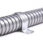 Скоба оцинкованная Экопласт однолапковая для трубы 25 мм [упак.100шт]