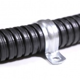 Скоба оцинкованная Экопласт двухлапковая для трубы 16 мм [упак.100шт]