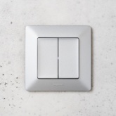 Радиовыключатель двухклавишный HiTE PRO Valena Life передатчик 2к алюминиевый без рамки 289142