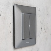 Радиовыключатель двухклавишный HiTE PRO Valena Life передатчик 2к алюминиевый без рамки 289142