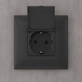 Розетка с крышкой в стену DKC Avanti 2P+E со шторками черный матовый
