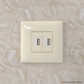 Зарядное устройство USB DKC Avanti в стену 5В,2,1А, ванильная дымка