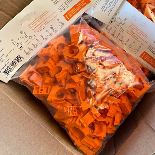 Оранжевый пластиковый держатель для гофрированных и гладких труб диаметром 20 мм, для строительного пистолета