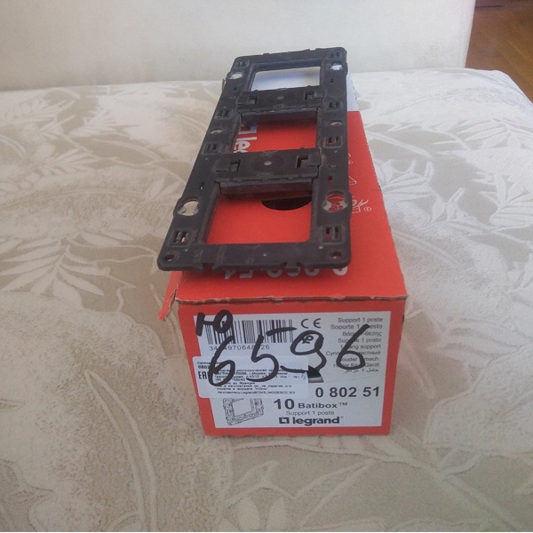 Суппорт Legrand Batibox 6-8 модулей/3 поста для Mosaic/Celiane