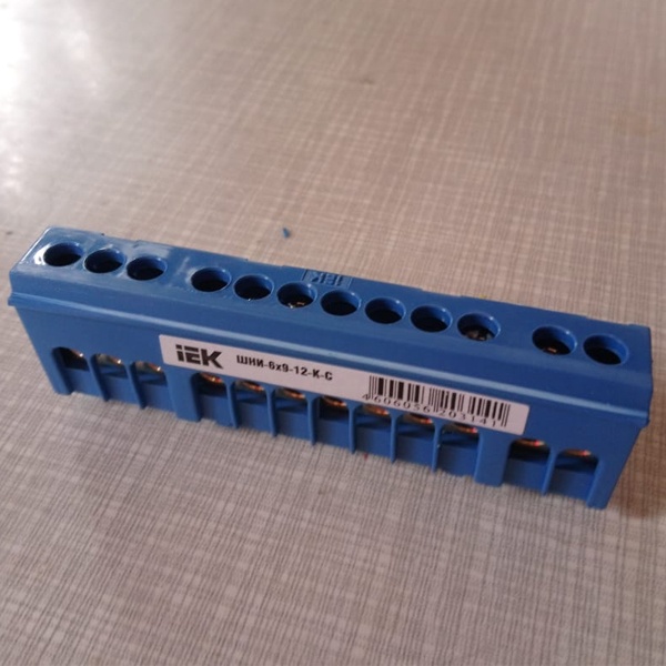 Шина N нулевая в корпусном изоляторе на DIN-рейку ШНИ-6х9-12-К-С ИЭК