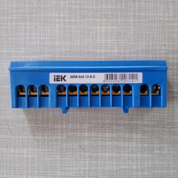 Шина N нулевая в корпусном изоляторе на DIN-рейку ШНИ-6х9-12-К-С ИЭК