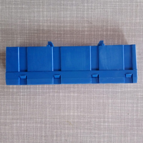 Шина N нулевая в корпусном изоляторе на DIN-рейку ШНИ-6х9-12-К-С ИЭК