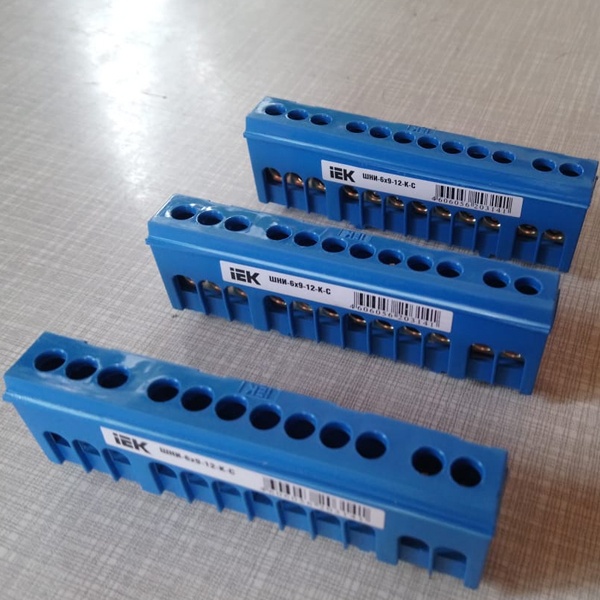Шина N нулевая в корпусном изоляторе на DIN-рейку ШНИ-6х9-12-К-С ИЭК