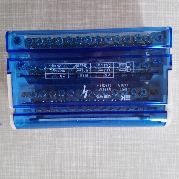 Распределительный блок на DIN-рейку в корпусе ШНК 4х15 3L+PEN ИЭК 125А