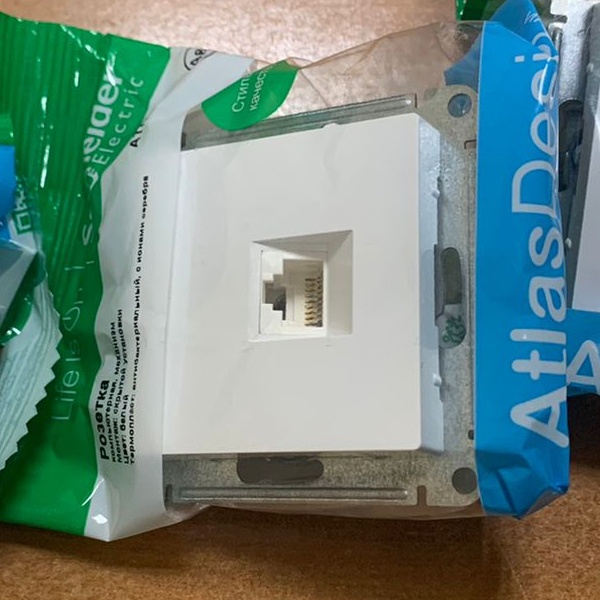 Интернет розетка пятой категории для скрытого монтажа, белого цвета, АтласДизайн