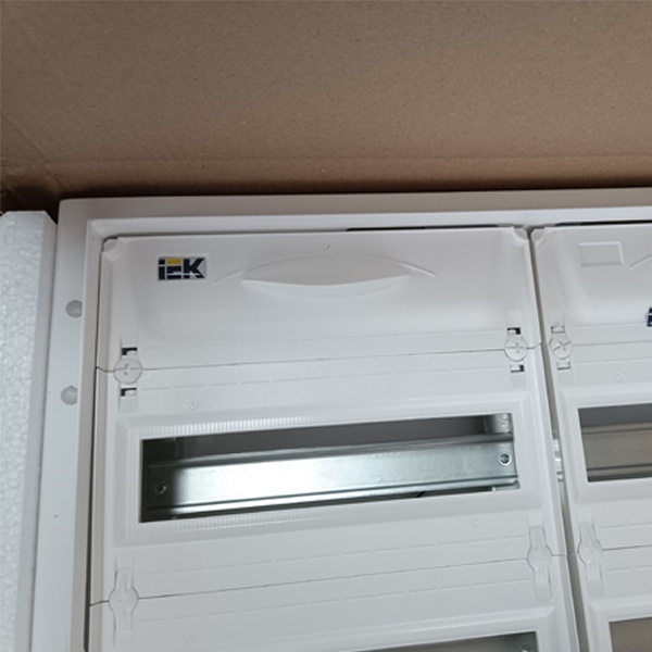 Накладной влагозащищенный электрощит ИЭК двухсекционный 120 модулей со сплошной дверцей