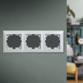 Рамка на 3 поста Intro Solo, белый 4-503-01