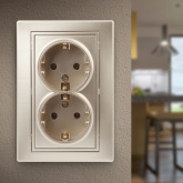 Розетка Intro 2х2P+E Schuko 16А 250В IP20 Plano, шампань 1-205-04