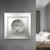 Розетка Intro 2P+E Schuko со шторками 16А 250В IP20 Plano, алюминий 1-206-03