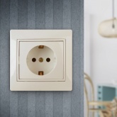 Розетка Intro 2P+E Schuko со шторками 16А 250В IP20 Plano, слоновая кость 1-206-02 (бежевый)
