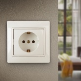 Розетка Intro 2P+E Schuko 16А 250В IP20 Plano, слоновая кость 1-202-02 (бежевый)