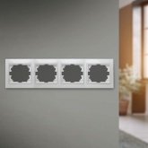 Рамка на 4 поста горизонтальная Intro Plano, белый 1-504-01