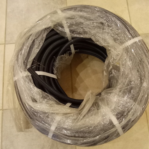 Пластиковая гофра гибкая ПА нг 16мм самозатухающая, стойкая к ультрафиолету, с зондом для прокладки электрического кабеля и провода