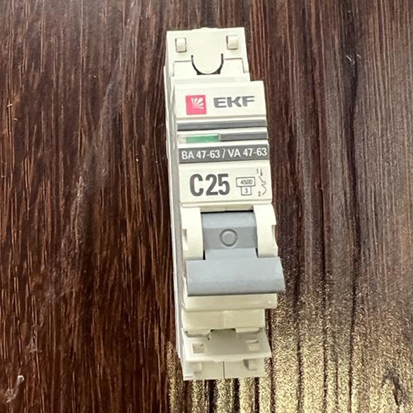 Однополюсный модульный электрический автомат ЭКФ PROxima ВА47-63, номинальный ток 25 Ампер, с характеристикой С