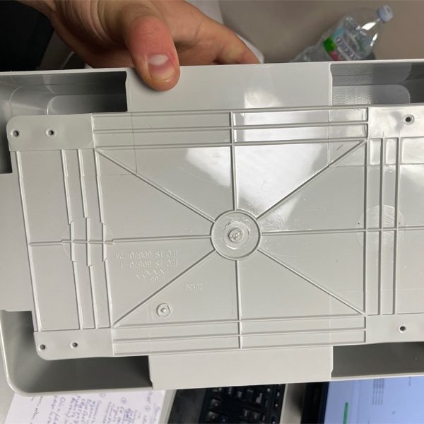 Влагозащищенный электрощит 200х300мм из ударопрочного пластика ЩМПп с монтажной панелью IEK, навесного монтажа, сплошная серая дверца