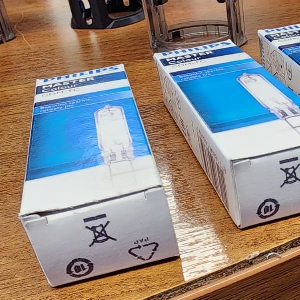 Газоразрядная лампа высокого давления мощностью 35 Вт с цоколем G8,5 теплого белого света