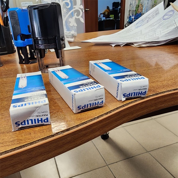 Газоразрядная лампа высокого давления мощностью 35 Вт с цоколем G8,5 теплого белого света